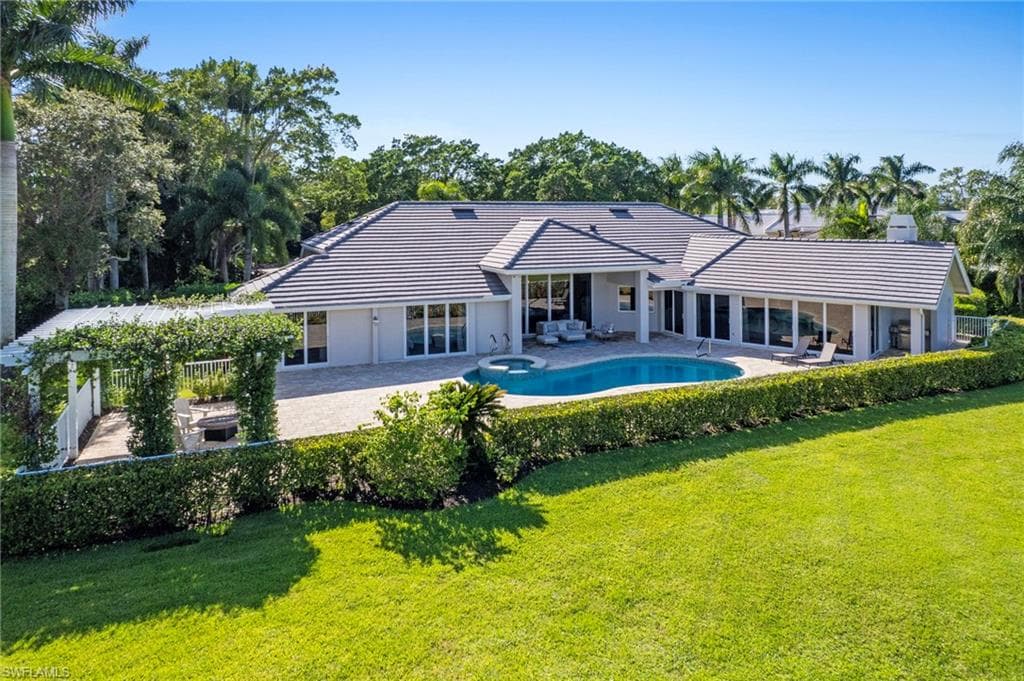 4467 Silver Fox Dr, Naples, FL 34119-2