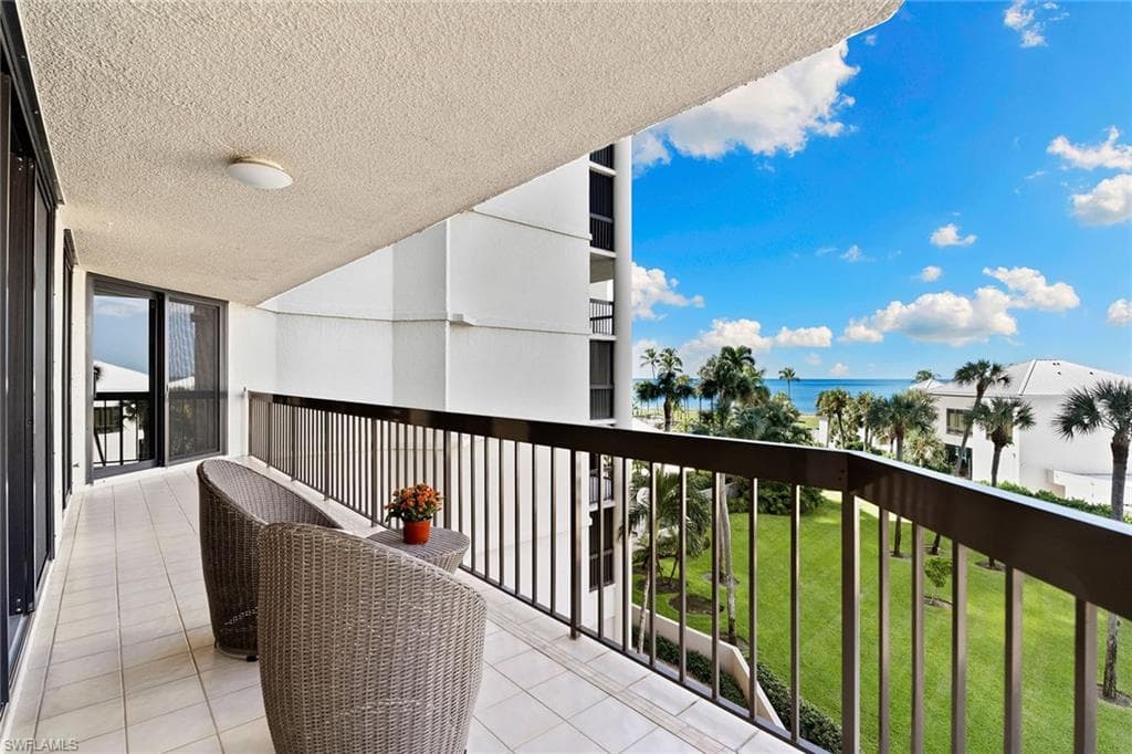 4551 Gulf Shore Blvd N 400, Naples, FL 34103-9