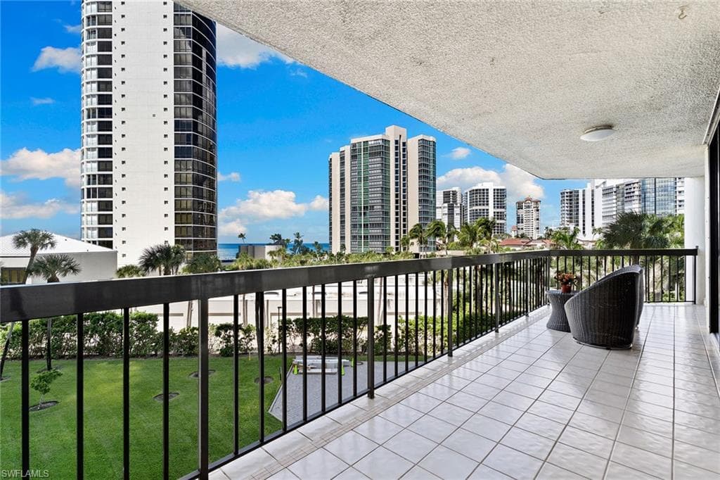 4551 Gulf Shore Blvd N 400, Naples, FL 34103-24