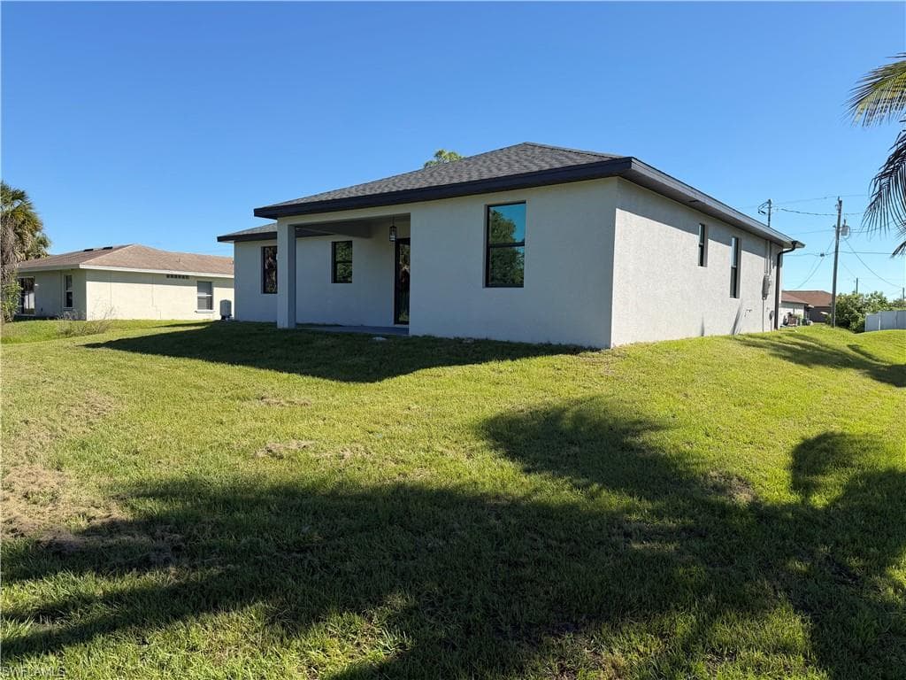 817 Atherton Ave, Lehigh Acres, FL 33971-4