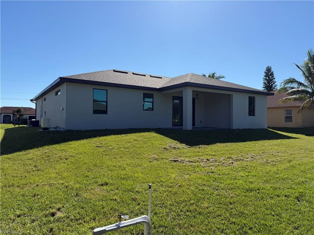 817 Atherton Ave, Lehigh Acres, FL 33971-5