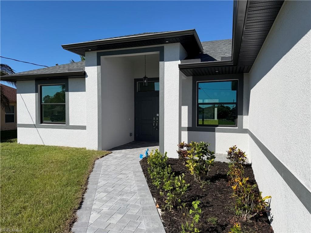 817 Atherton Ave, Lehigh Acres, FL 33971-6
