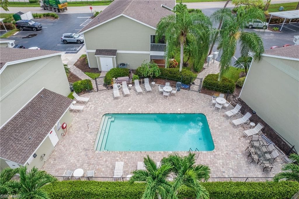 295 Quail Forest Blvd 119, Naples, FL 34105-24