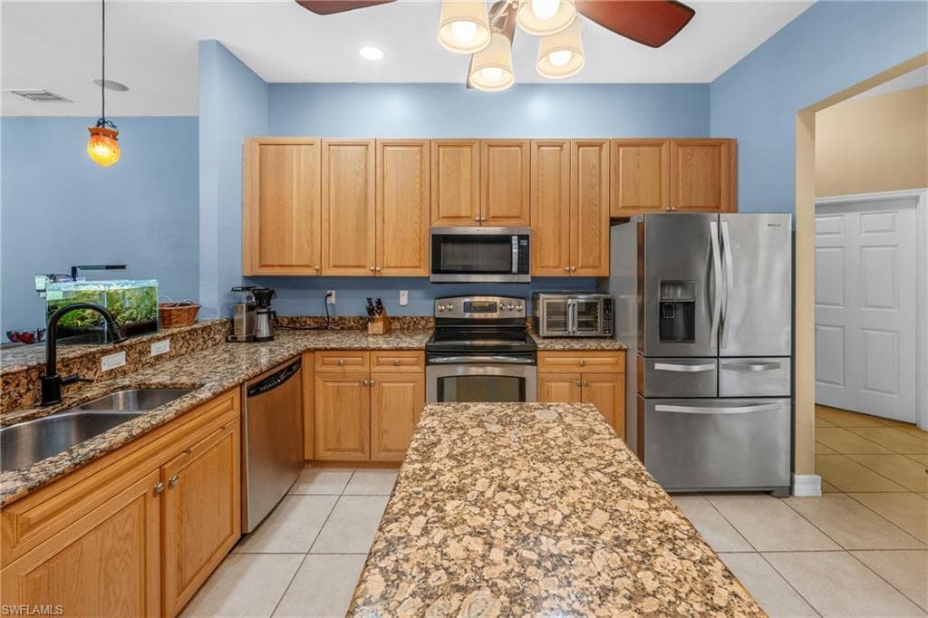 615 12th Ave NE, Naples, FL 34120-10