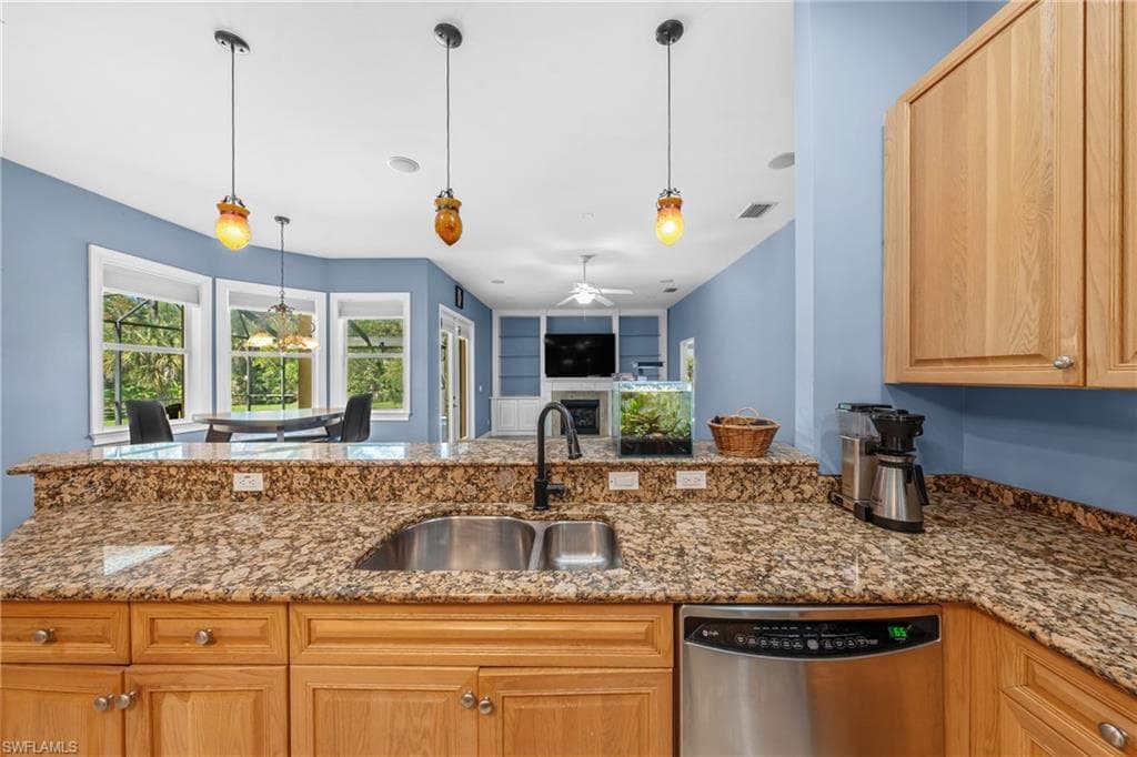 615 12th Ave NE, Naples, FL 34120-12