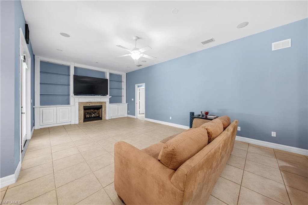 615 12th Ave NE, Naples, FL 34120-17