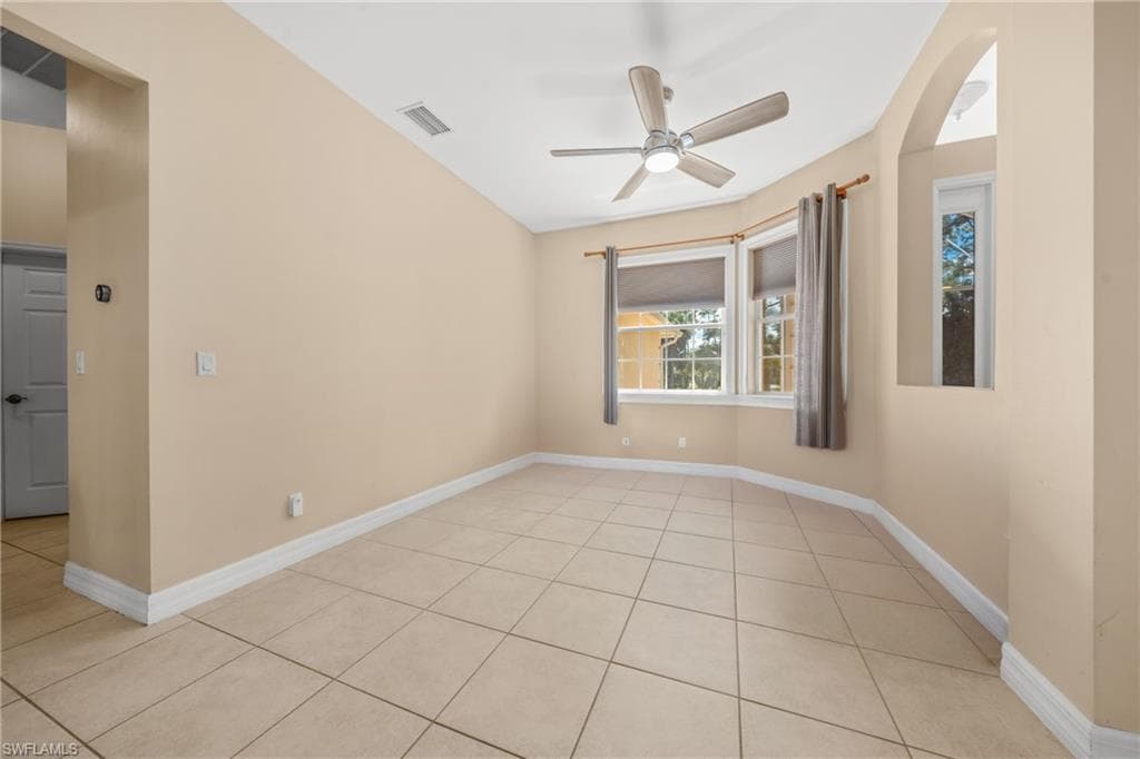 615 12th Ave NE, Naples, FL 34120-20