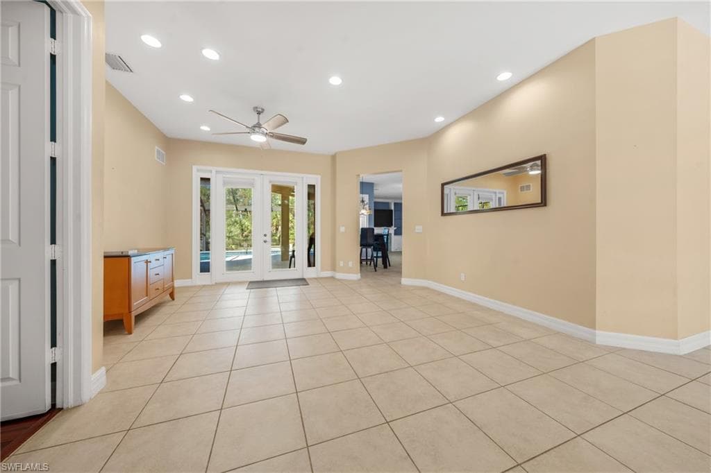 615 12th Ave NE, Naples, FL 34120-21