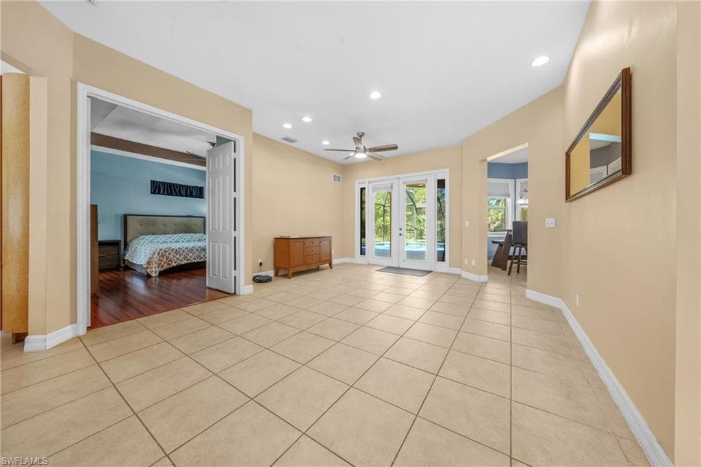 615 12th Ave NE, Naples, FL 34120-22