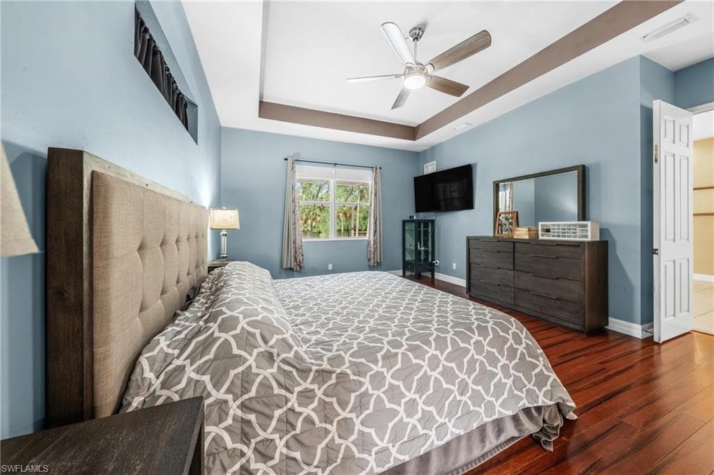 615 12th Ave NE, Naples, FL 34120-24