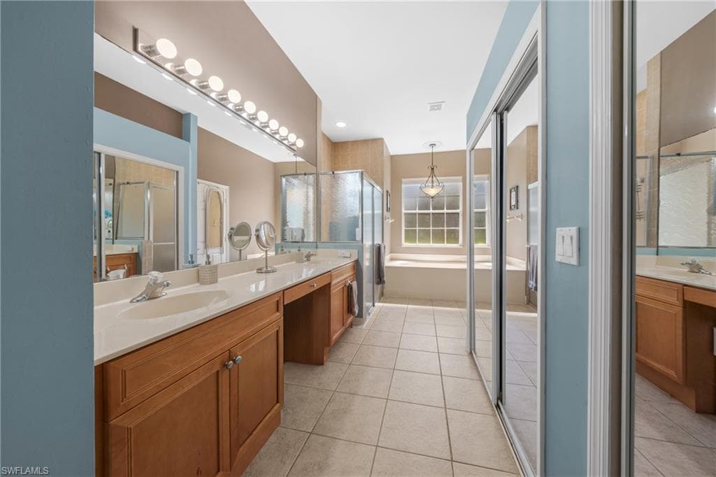 615 12th Ave NE, Naples, FL 34120-25