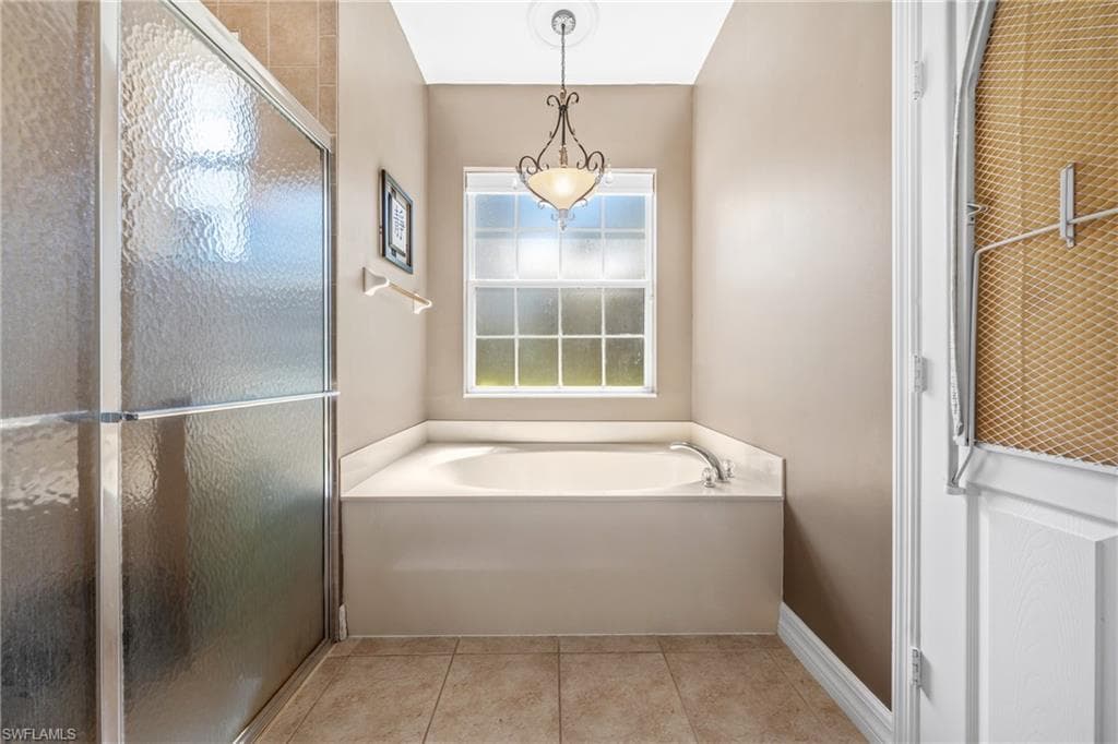 615 12th Ave NE, Naples, FL 34120-27