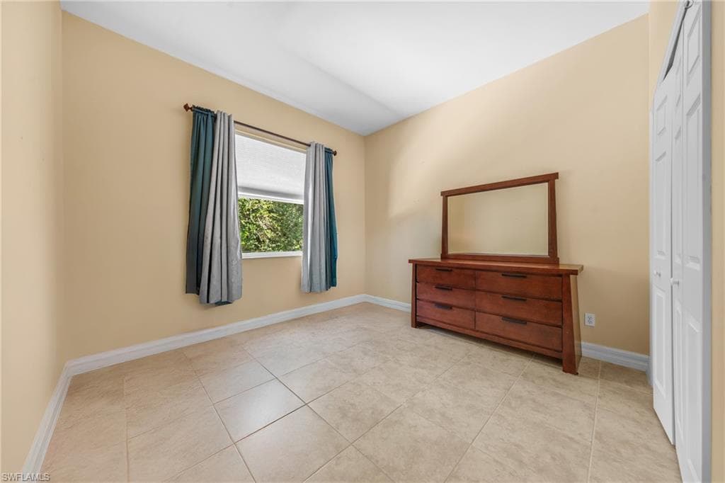 615 12th Ave NE, Naples, FL 34120-28