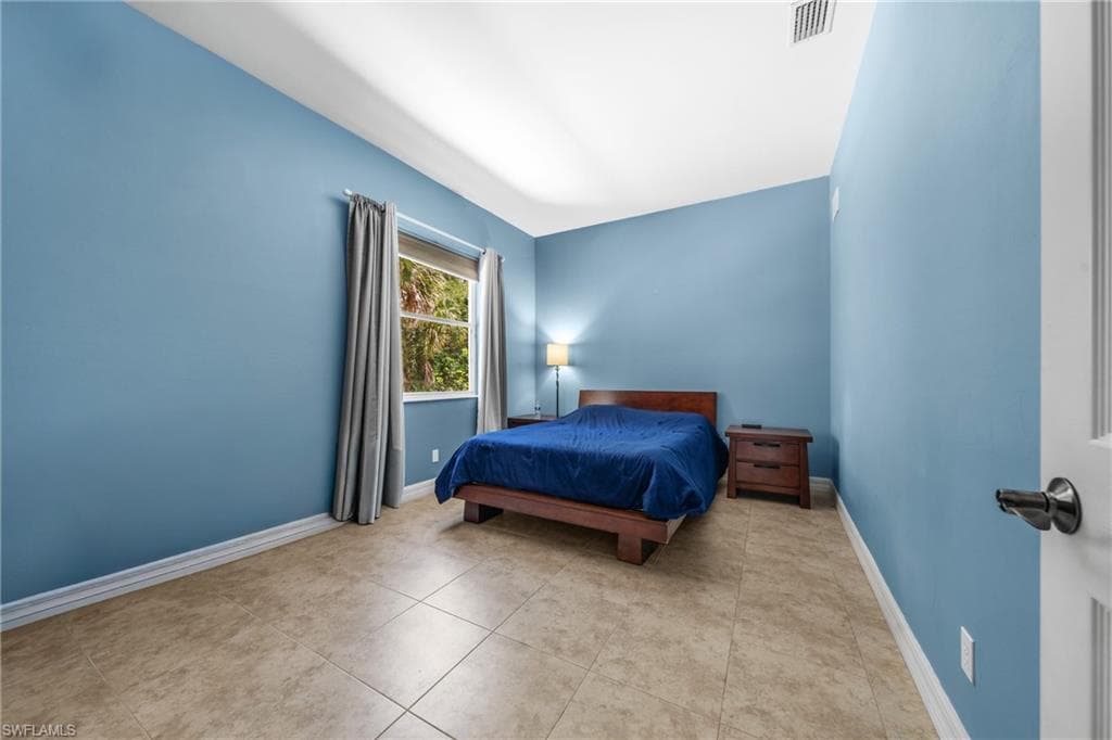 615 12th Ave NE, Naples, FL 34120-31