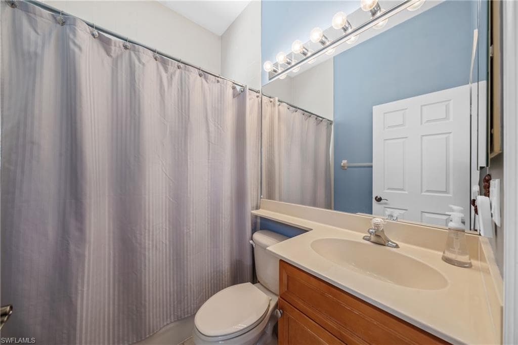 615 12th Ave NE, Naples, FL 34120-32