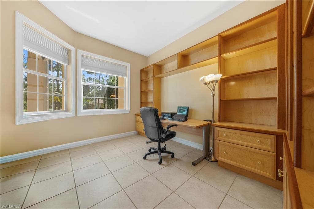 615 12th Ave NE, Naples, FL 34120-33