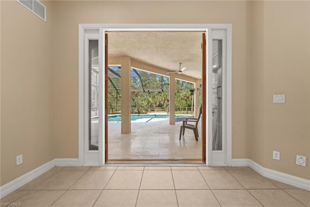 615 12th Ave NE, Naples, FL 34120-35