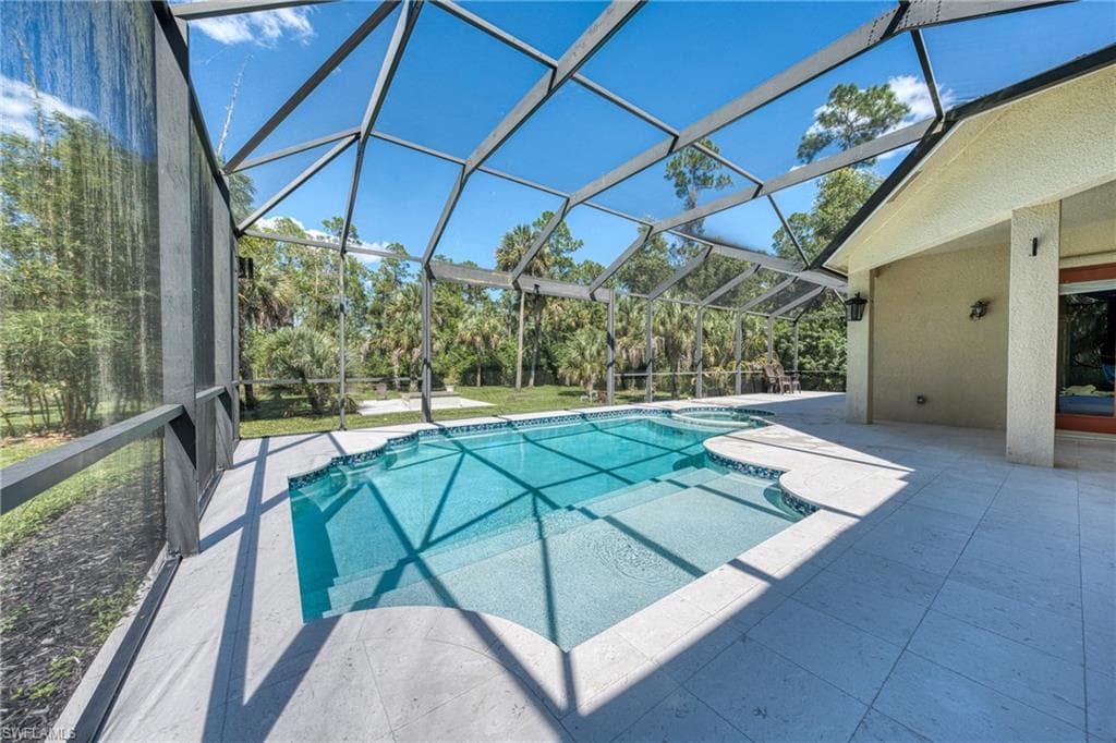 615 12th Ave NE, Naples, FL 34120-37