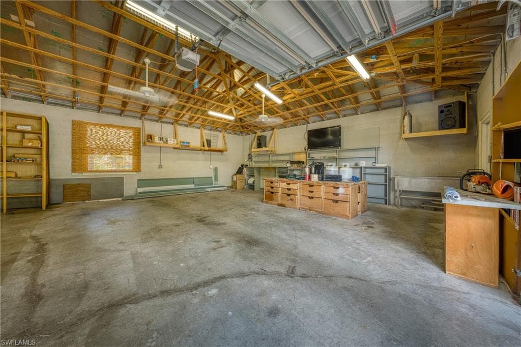 615 12th Ave NE, Naples, FL 34120-45