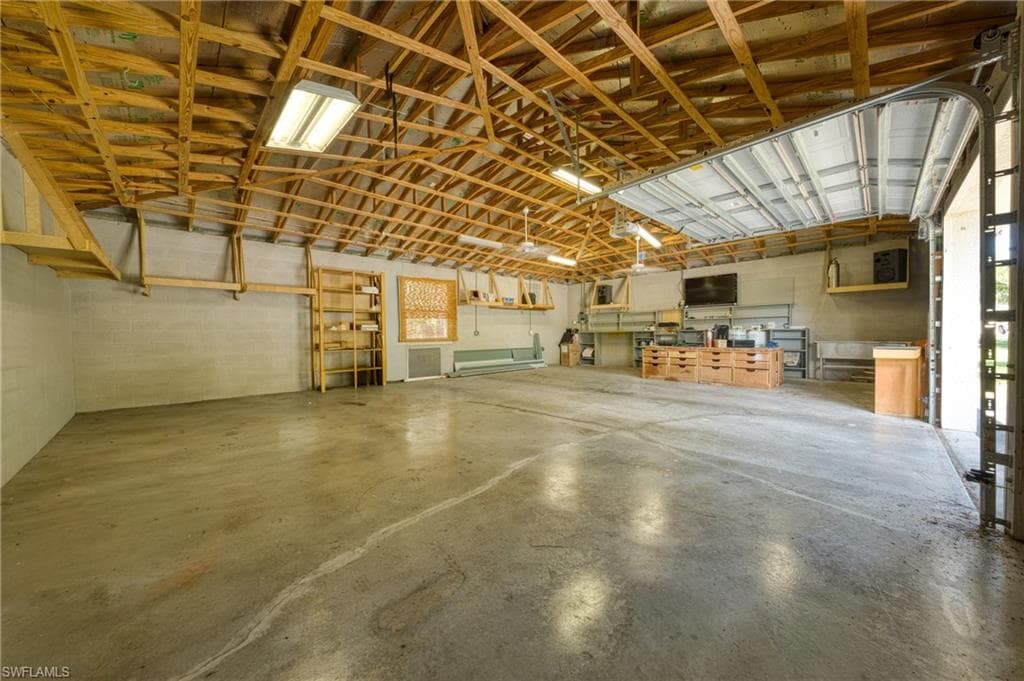 615 12th Ave NE, Naples, FL 34120-46