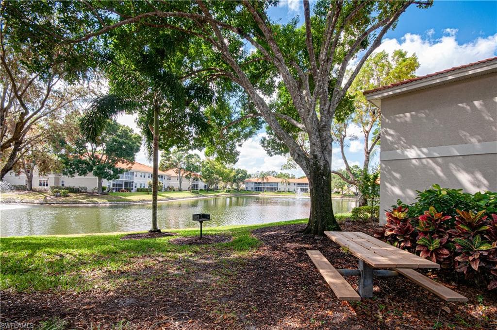 2440 Old Groves Rd C201, Naples, FL 34109-24