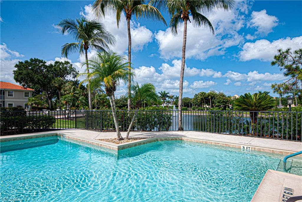 2440 Old Groves Rd C201, Naples, FL 34109-27