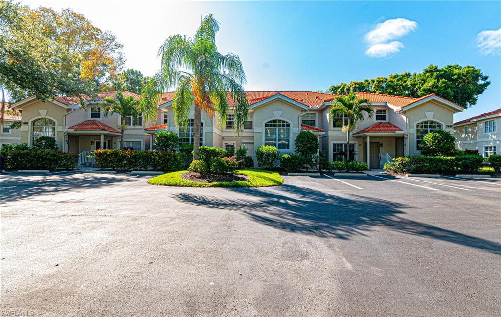 2440 Old Groves Rd C201, Naples, FL 34109-1
