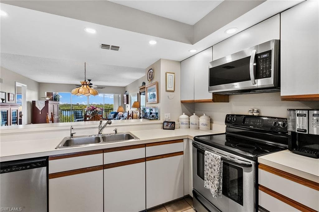 100 Stevens Landing Dr 305, Marco Island, FL 34145-11