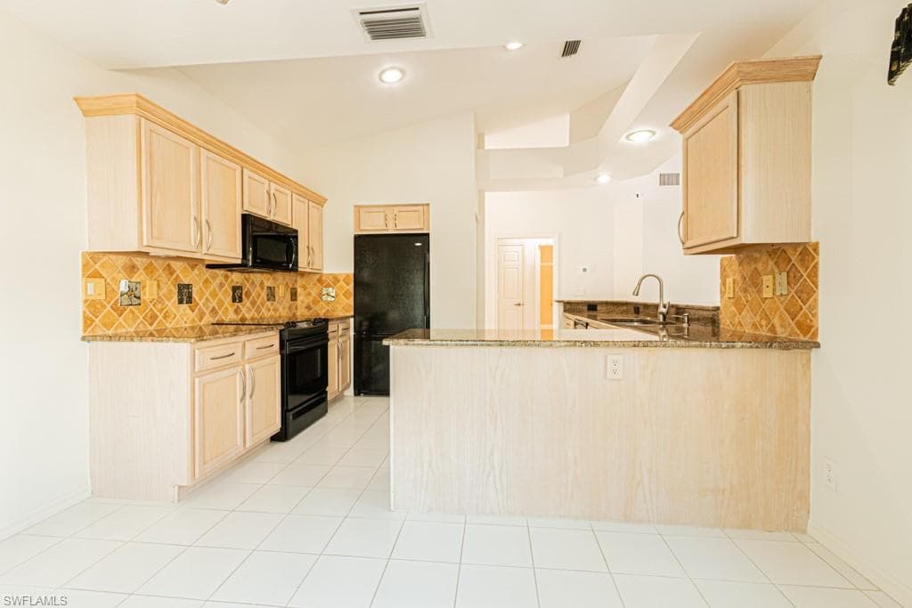 736 Wiggins Lake Dr 202, Naples, FL 34110-8