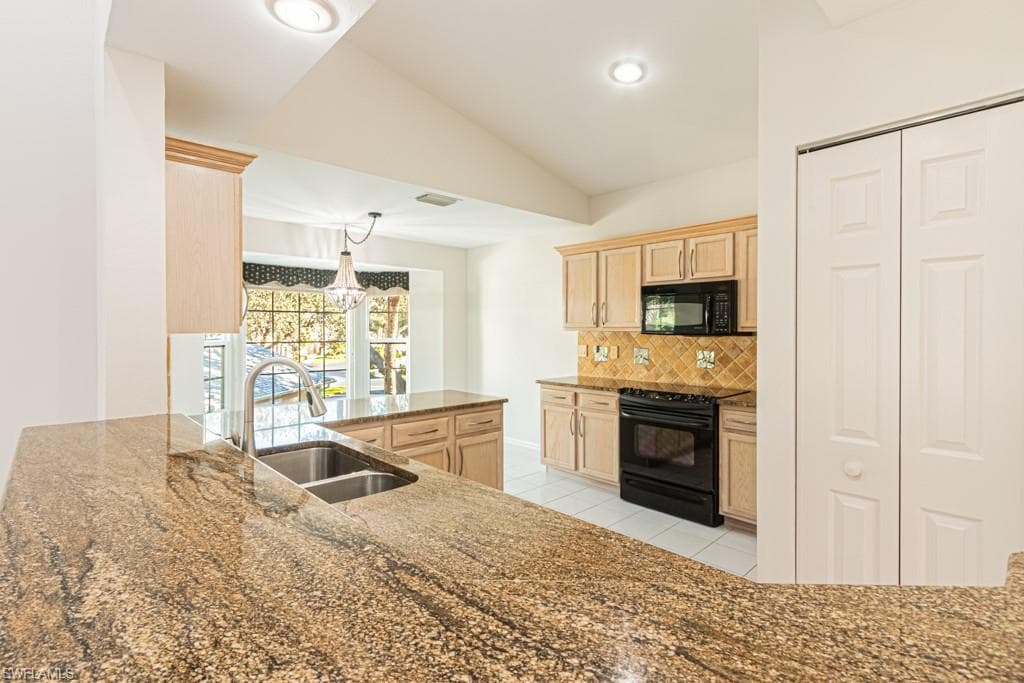 736 Wiggins Lake Dr 202, Naples, FL 34110-10