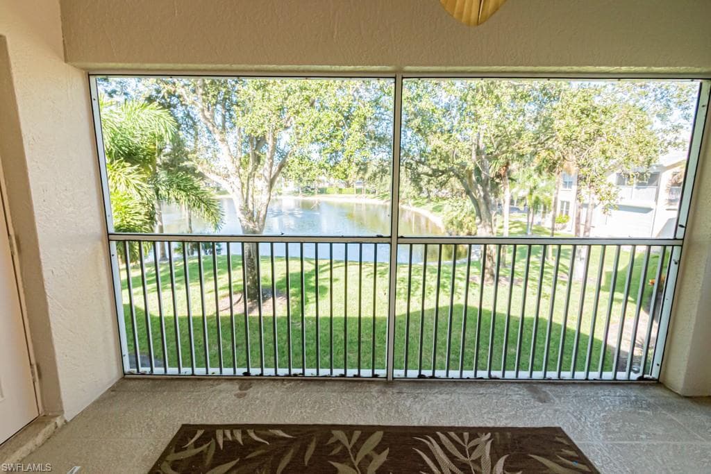 736 Wiggins Lake Dr 202, Naples, FL 34110-32