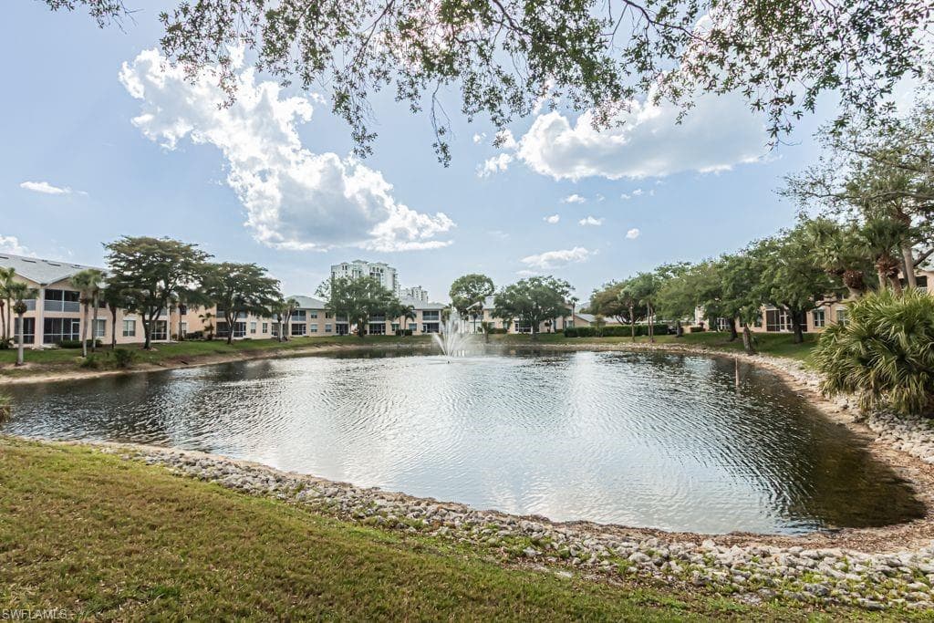 736 Wiggins Lake Dr 202, Naples, FL 34110-46