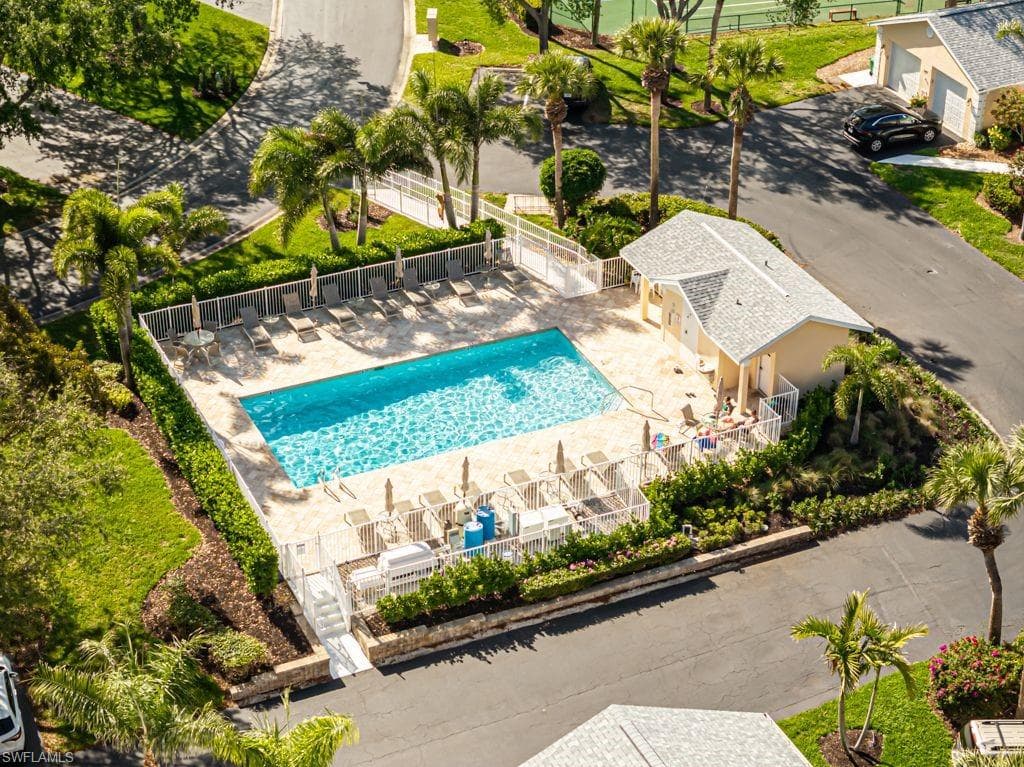 736 Wiggins Lake Dr 202, Naples, FL 34110-48