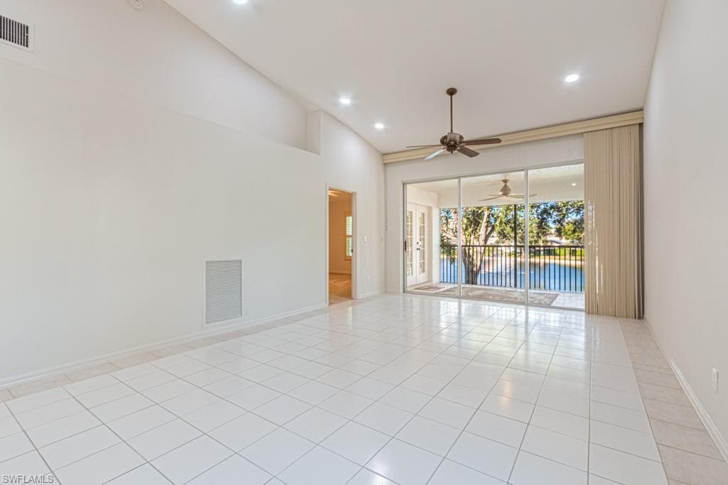 736 Wiggins Lake Dr 202, Naples, FL 34110-4