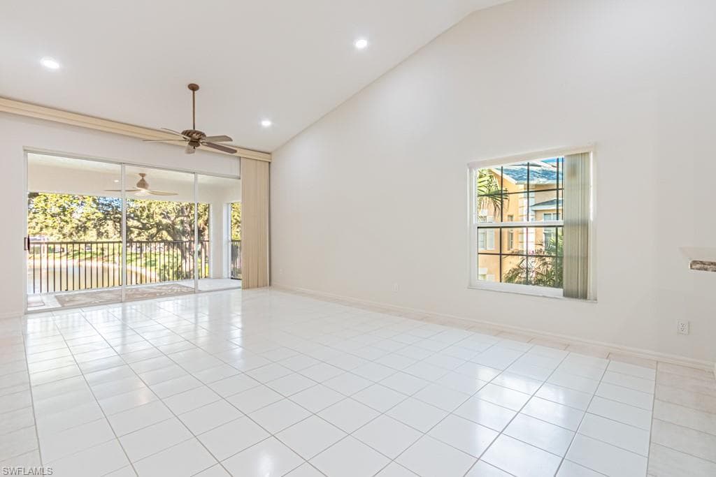 736 Wiggins Lake Dr 202, Naples, FL 34110-5