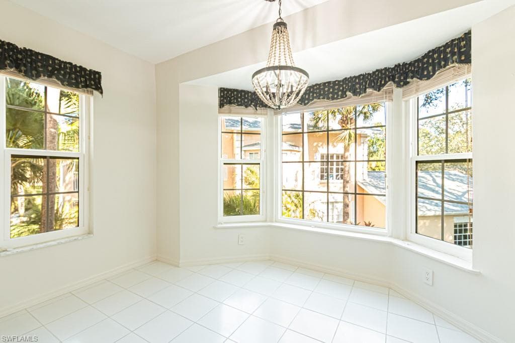 736 Wiggins Lake Dr 202, Naples, FL 34110-7