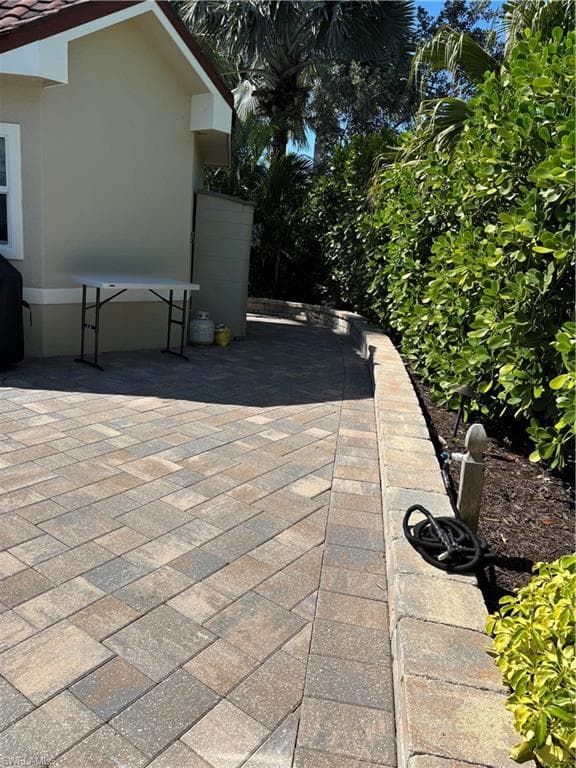 4895 Southern Breeze Dr, Naples, FL 34114-3