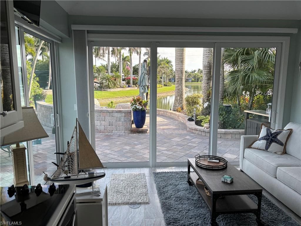 4895 Southern Breeze Dr, Naples, FL 34114-5