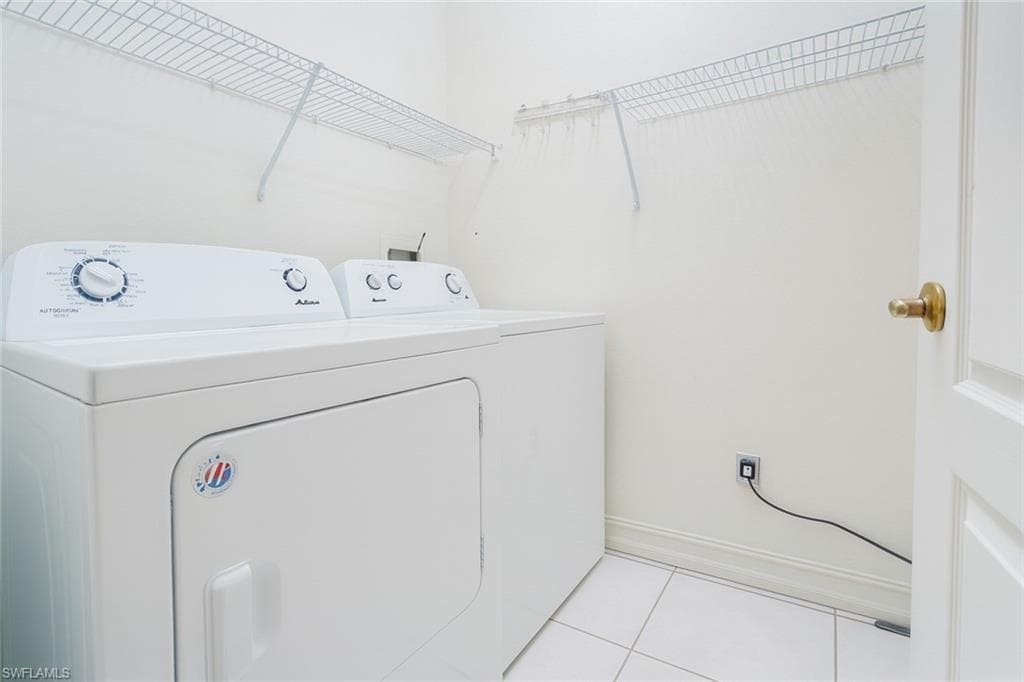 700 Luisa Ln 2, Naples, FL 34104-17