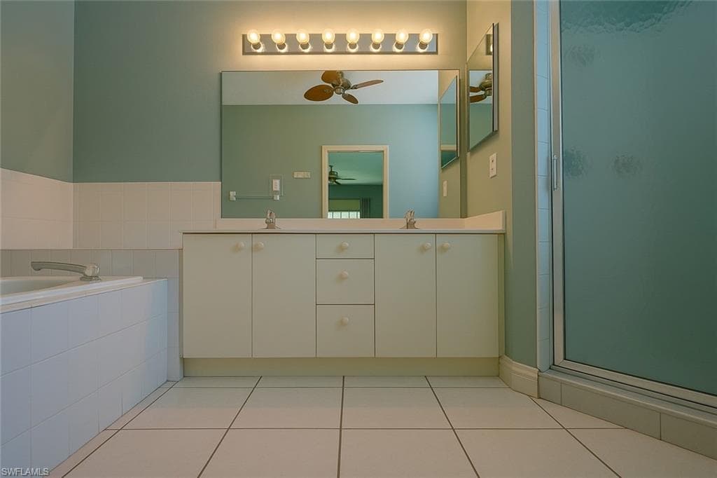 700 Luisa Ln 2, Naples, FL 34104-24