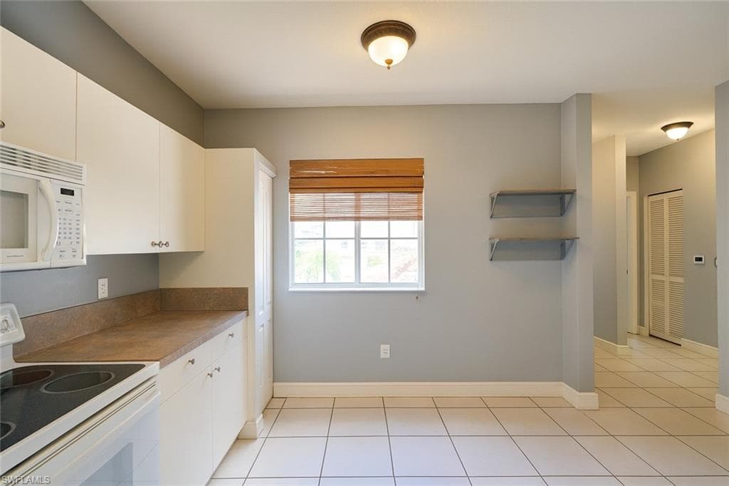700 Luisa Ln 2, Naples, FL 34104-31