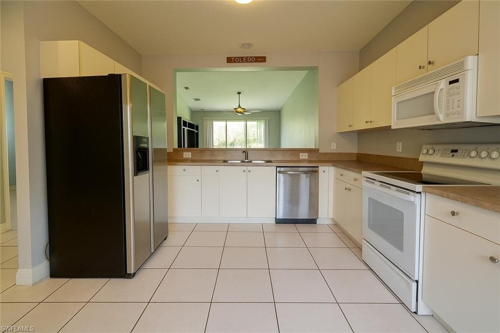 700 Luisa Ln 2, Naples, FL 34104-32