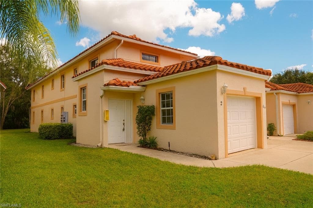 700 Luisa Ln 2, Naples, FL 34104-2