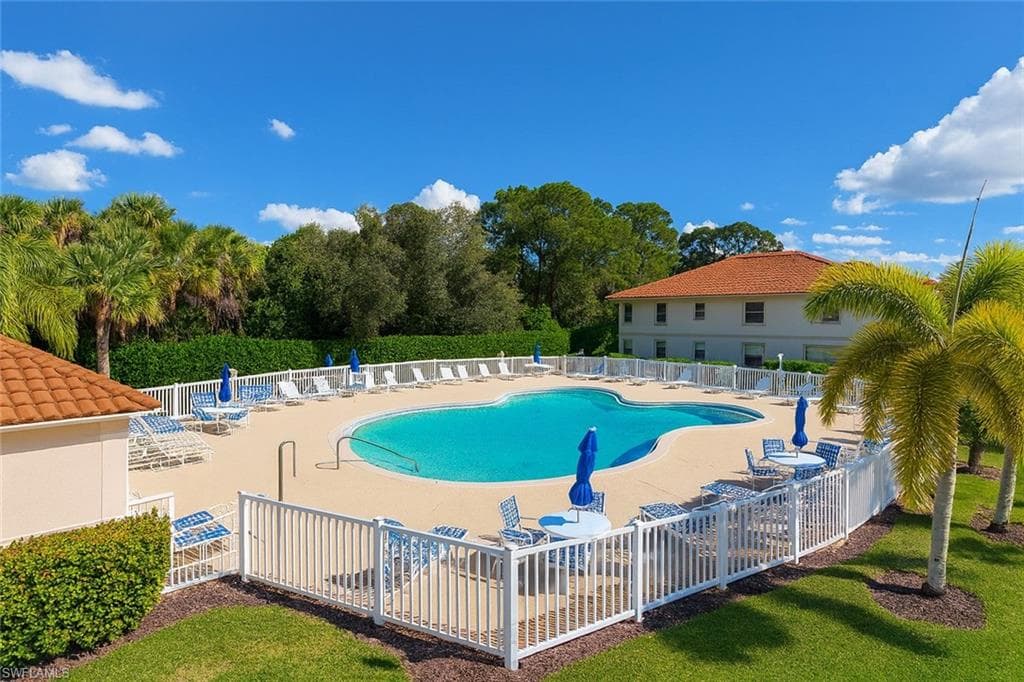 700 Luisa Ln 2, Naples, FL 34104-41