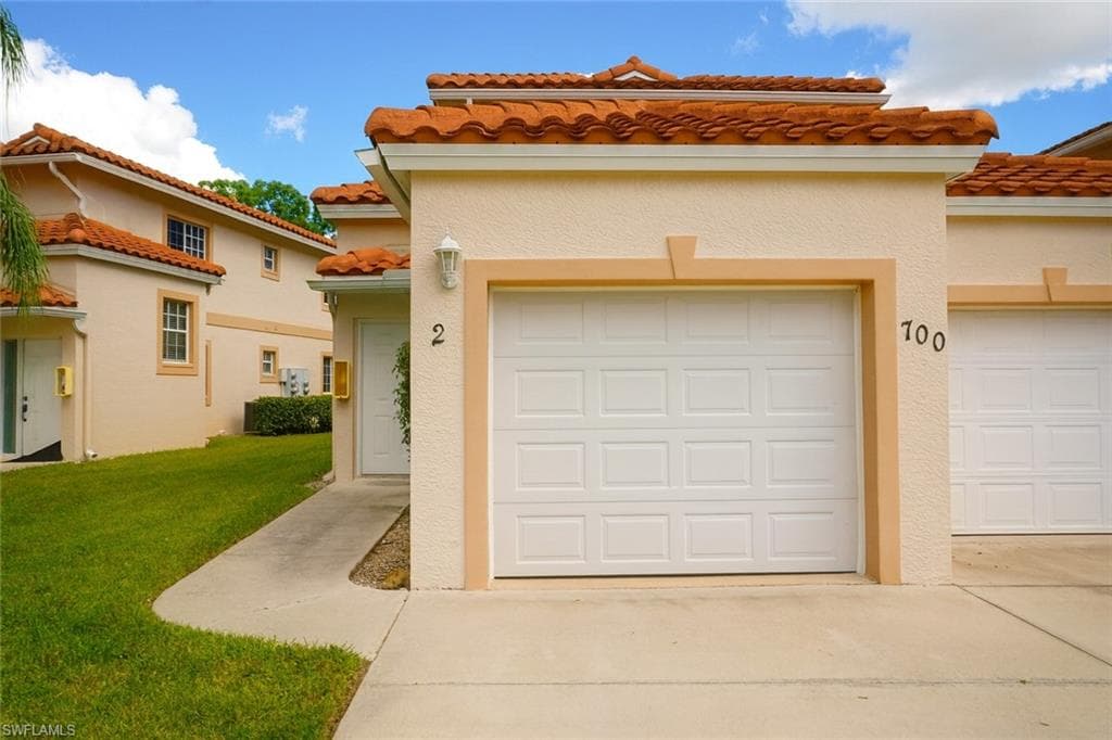 700 Luisa Ln 2, Naples, FL 34104-3