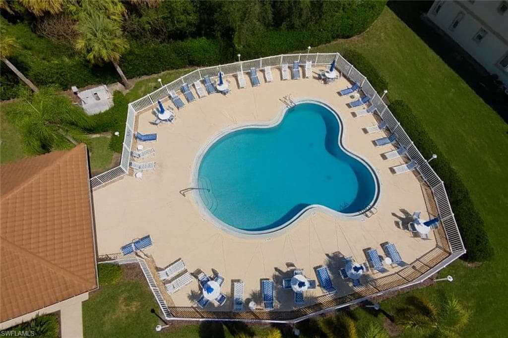 700 Luisa Ln 2, Naples, FL 34104-4