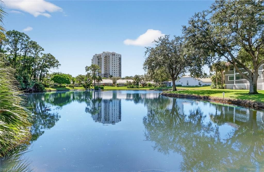 636 Wiggins Bay Dr 636, Naples, FL 34110-8