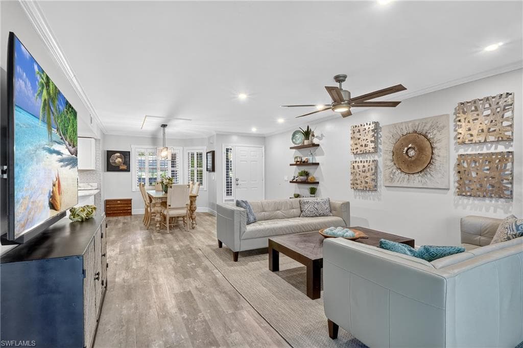 636 Wiggins Bay Dr 636, Naples, FL 34110-9