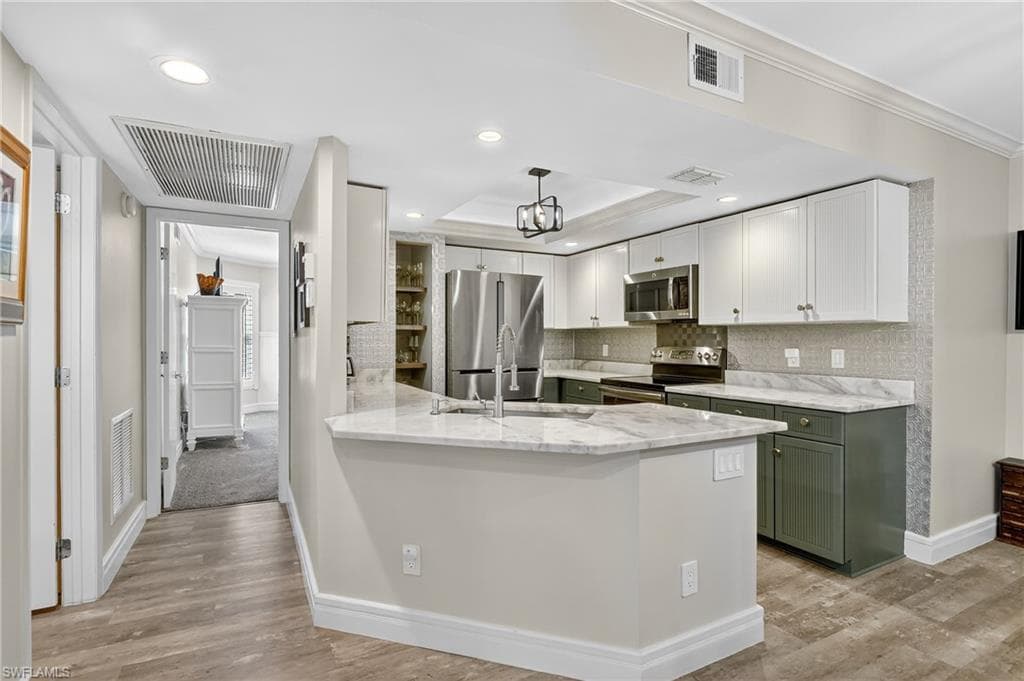 636 Wiggins Bay Dr 636, Naples, FL 34110-12
