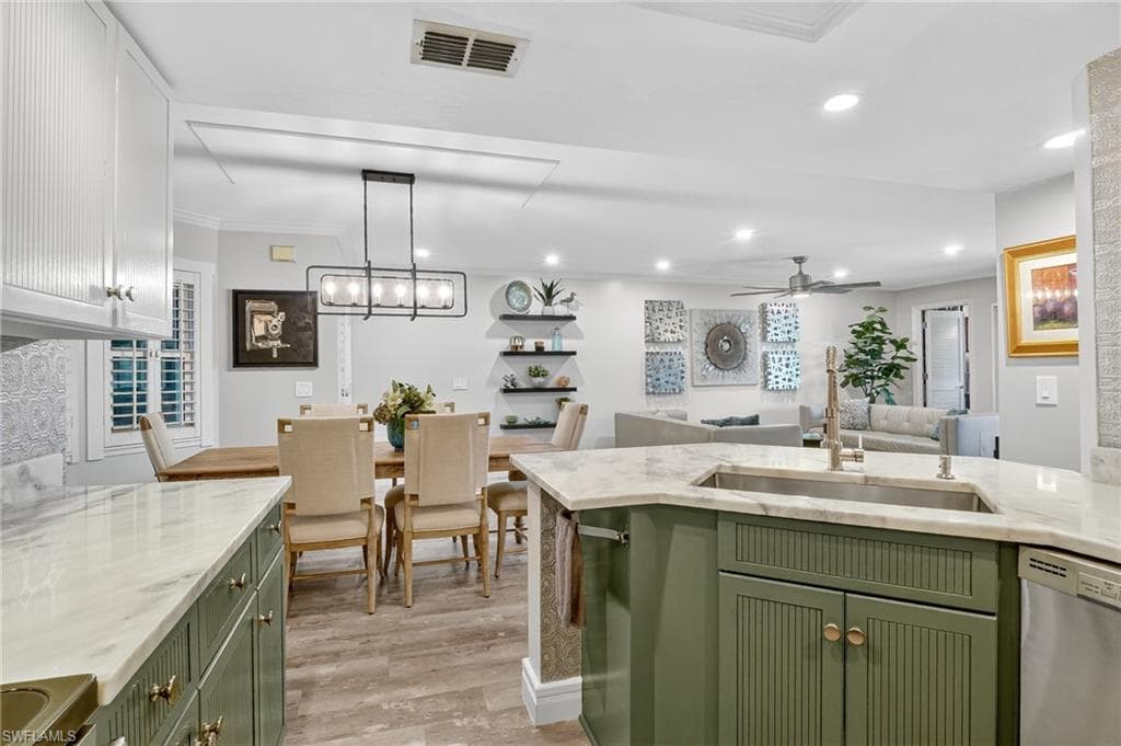 636 Wiggins Bay Dr 636, Naples, FL 34110-15